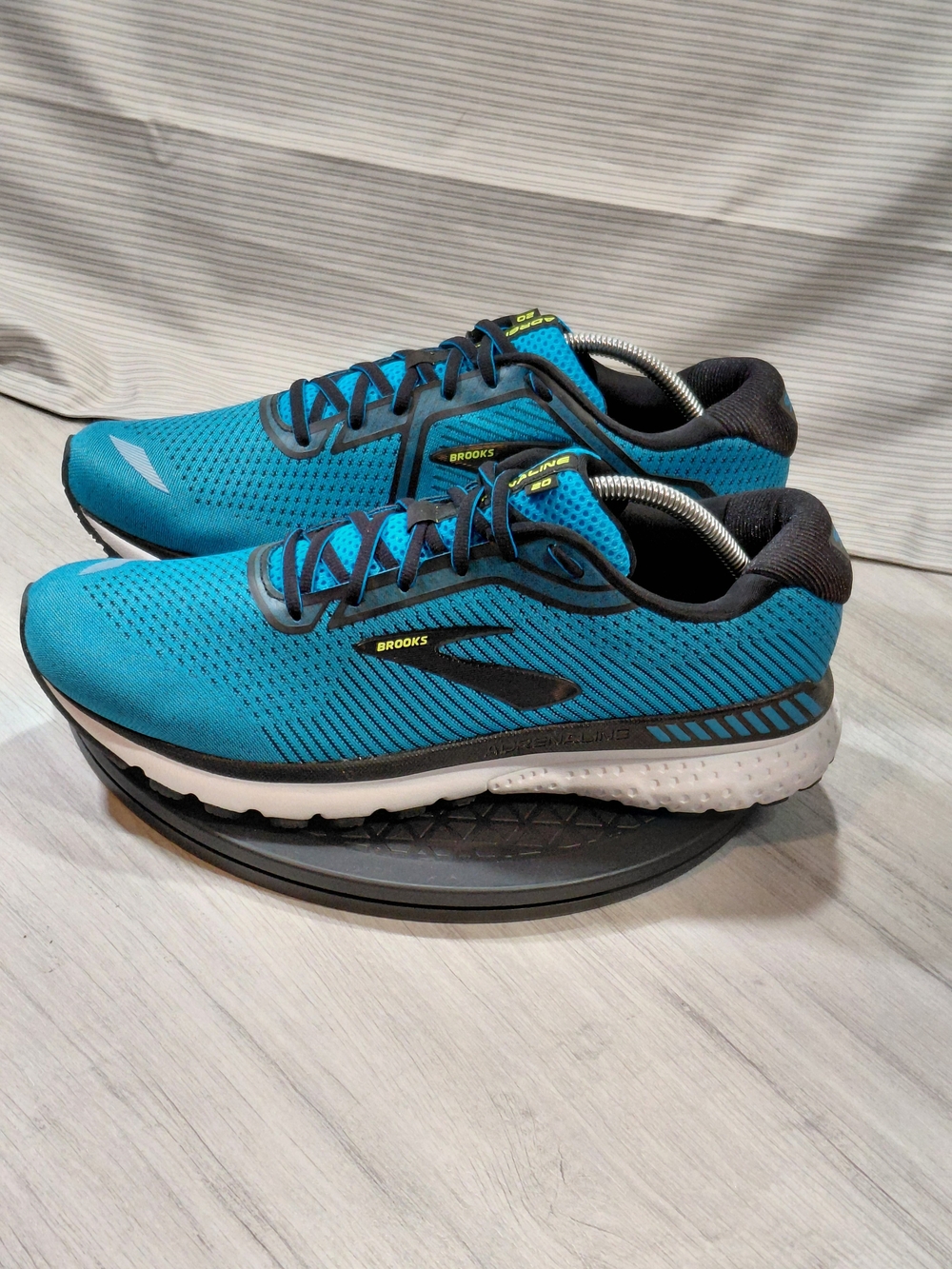 NEW Brooks Men's Adrenaline GTS 20 Electric Blue Running Shoes SIZE 11.5D